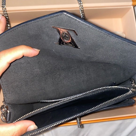 Louis Vuitton leather mylockme chain pochette! - Picture 3 of 6